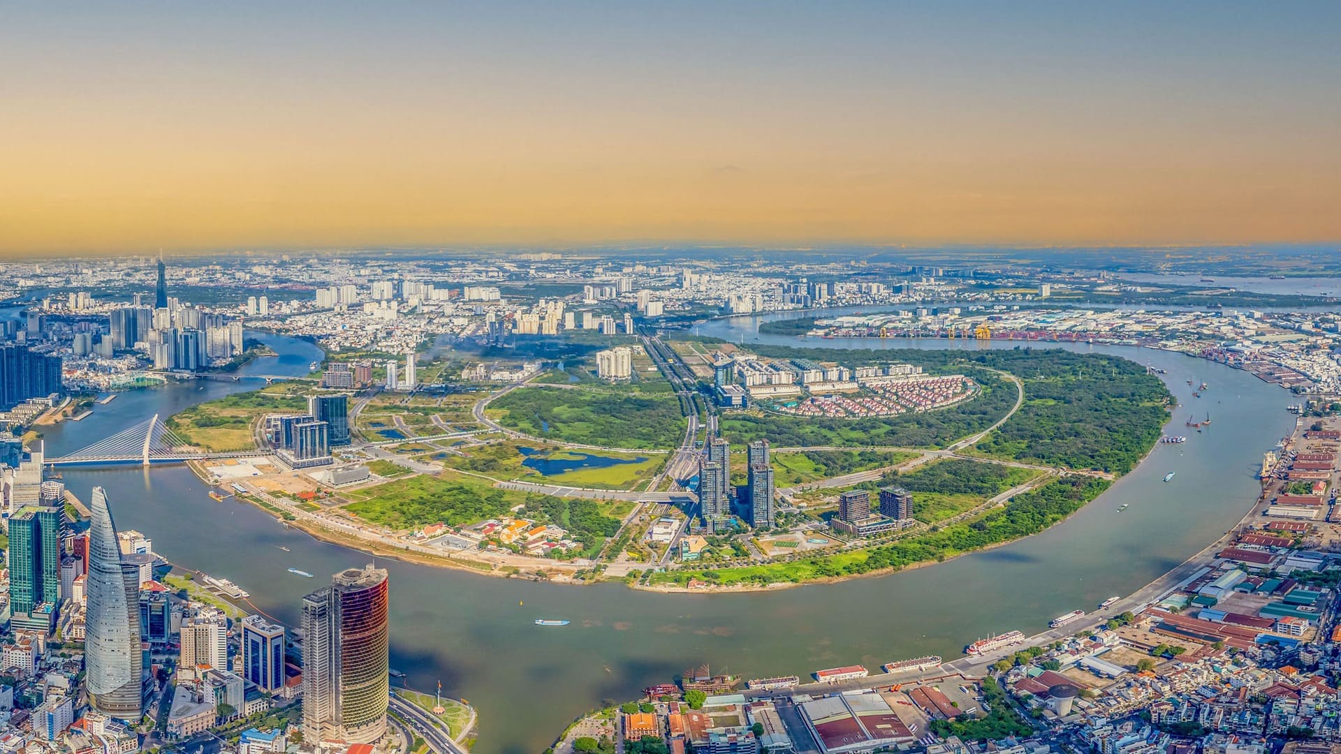 Tầm nhìn chiến lược từ bán đảo Thủ Thiêm nơi siêu dự án Sun Group Thủ Thiêm tọa lạc, hứa hẹn trở thành trung tâm tài chính quốc tế mới. Tận hưởng không gian sống nghỉ dưỡng mỗi ngày tại Sun Thủ Thiêm.